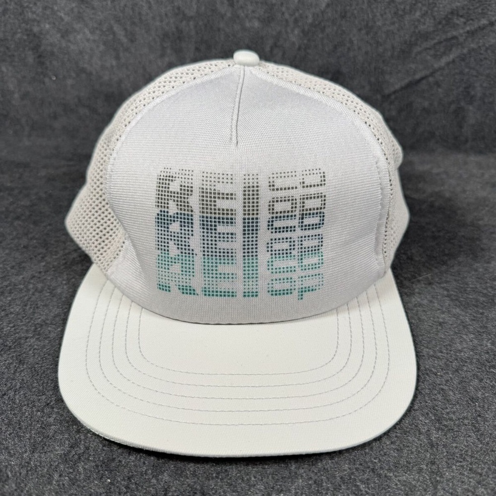 REI Packable trucker hat. Beige Mesh Cap with Graphic Print